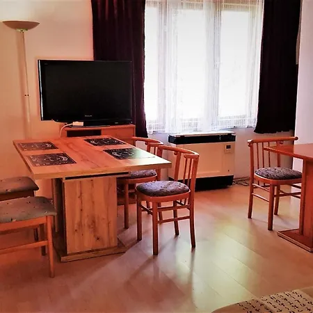 Haus Veronika 아파트 자르마디